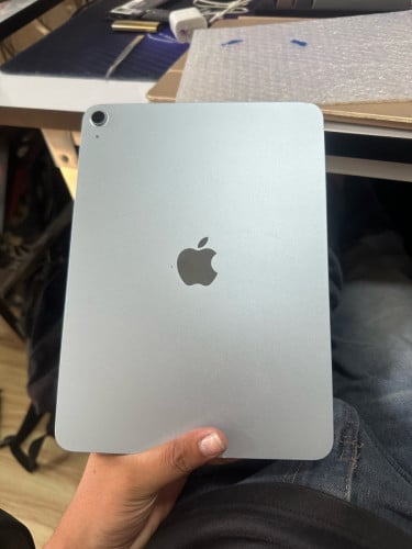 iPad Air chip M3 ថ្មសល់95% 128G សាណុំសុីនTel :093689478 460$