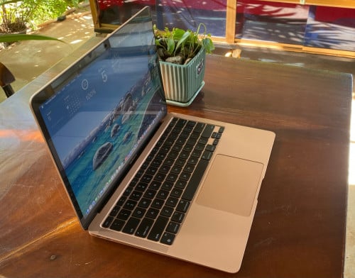 MacBook Air M1 ឆ្នាំ​2020