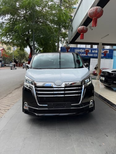 TOYOTA GRANVIA VIP PREMIUM 2024 ស្លាកលេខ​