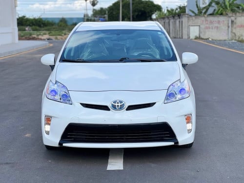 Toyota Prius 2013 Opt2 ធានាឡានមូល ម៉ៃតិច one owner