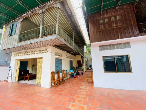 Wooden Villa For Rent In Daun Penh Good For Restaurant coffee andBar