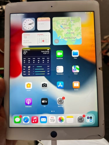 បញ្ហាអេក្រង់បាននិងថាច់អត់ស៊ីខាងលើមួយកំណាត់