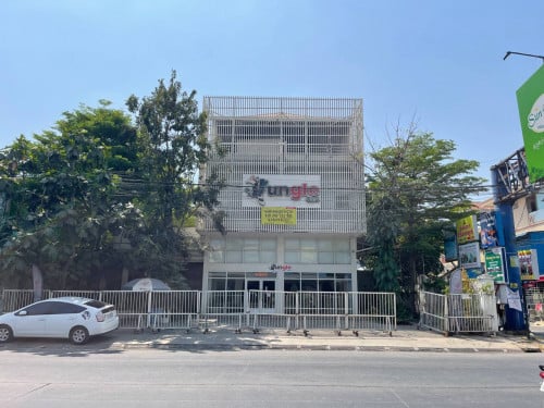 ផ្ទះអាជីវកម្មសម្រាប់ជួល