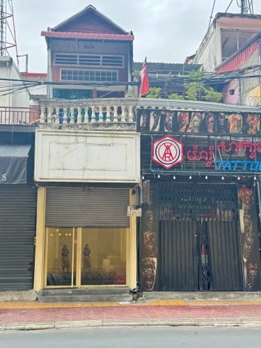 ផ្ទះអាជីវកម្មលក់នៅក្រោយវាំង