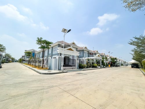 វីឡាមរកត សម្រាប់លក់!!