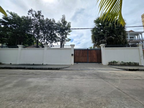 ដី25m x 40m លក់បន្ទាន់