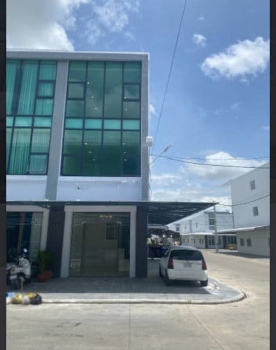 ផ្ទះកែងអាជីវកម្មសំរាប់លក់បន្ទាន់នៅក្នុងបុរីពិភពថ្មី នៅផ្លូវជាតិលេខ3