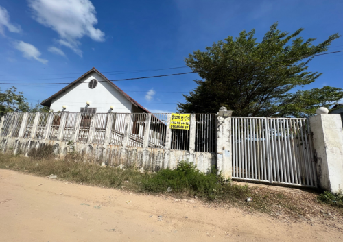 ផ្ទះលក់: 380000$ , ទំហំ 23m x25m ( មានផ្ទសល់ចំហៀងអាចធ្វើឃ្លាំង ឬផ្ទះជួលបាន ជំុវិញសំបូរដោយរោងចក្រ)