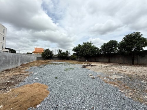 ដីជួល នៅមុខបុរីប៉េងហ៊ួត50m