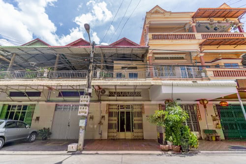 ផ្ទះលក់បន្ទាន់ ២ជាន់ តម្លៃ $85,000 (បុរីជ្រោយបាសាក់)