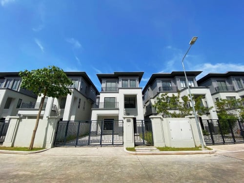 វីឡាឃ្វីន B II លក់បន្ទាន់!!! បុរីជីបម៉ុងហ្គ្រេនភ្នំពេញសុីធី