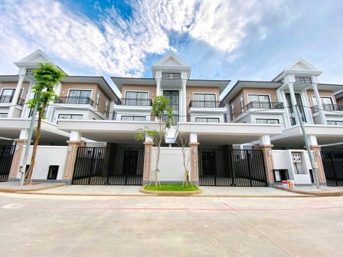 វីឡាភ្លោះB សម្រាប់លក់ | Villa B for sale (Borey Peng Huoth Boeung Snor)