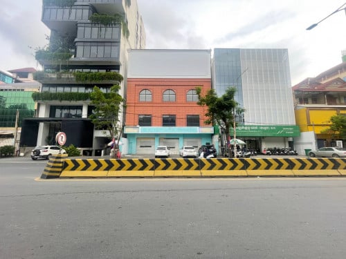 អគារនិងឃ្លាំង សម្រាប់ជួល | Building and warehouse for rent on Mao Tse Toung Street