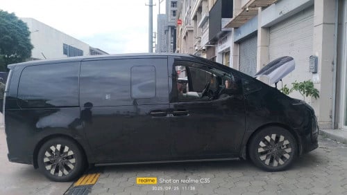 Hyundia Staria 7កៅអីVIP ឆ្នាំ2022 សំរាប់ជួល