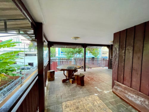 💁‍♂️ Wooden Khmer House with Garden for Rent in Boeung Tompun area