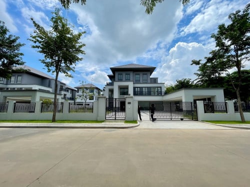 💥វីឡាKing (ផ្ទះកែង) លក់បន្ទាន់ ក្នុងបុរី ជីបម៉ុងហ្គ្រែនភ្នំពេញ​