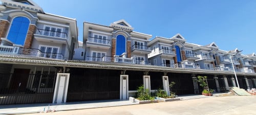 🔰វីឡាភ្លោះលក់បន្ទាន់ នៅបុរីវិមានភ្នំពេញ598