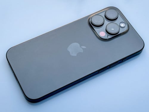 15 pro ស្អាត សំនុំ ថ្ម 88%Memory ធំ  512G