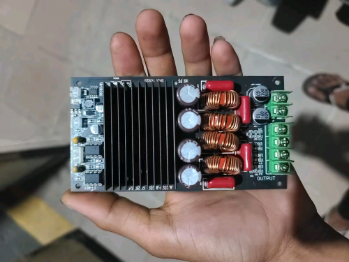 AMP មួយទឹក មានកំម្លាំង300W+300W ស៊ីភ្លើង24V-52V