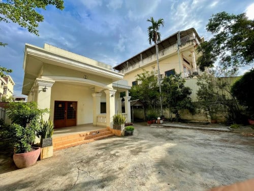 Big Space House for Rent in Boeung Tompun area