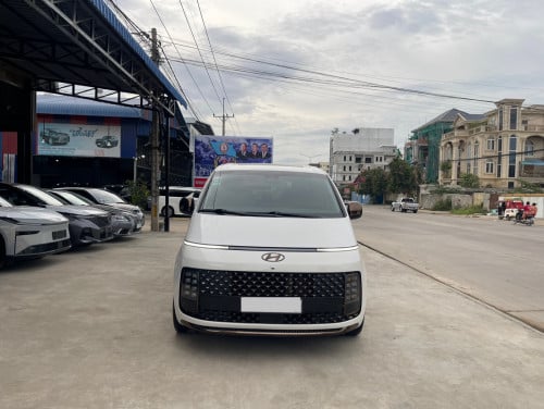 Hyundai STARIA VIP 7 កៅអី Auto Seats 2022 top Options •Engine : Diesel