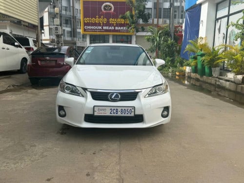 Lexus CT200H ឆ្នាំ 2013 ធានាឡានស្អាត មានបង់រំលស់ 25 ខេត្តក្រុង