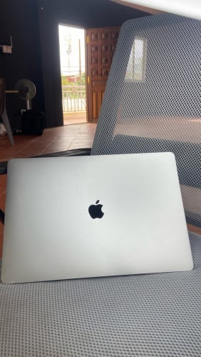 MacBook Pro 2019 16”    Core i7+16+512+4GB VGA