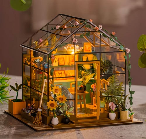 Mini house for decorating🏠