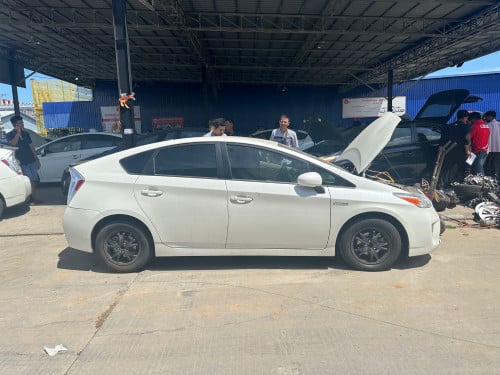 Prius 014 option 3 ក្នុងលឿង