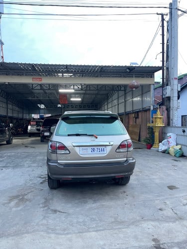 RX 300 ឆ្នាំ 2000 ឡានស្អាត គ្រឿងក្នុងថ្មី មិនបុកមិនប៉ះ មុខក្រោយស្អាត