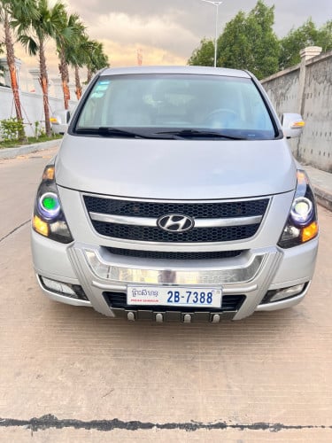 Starex 2010 Haft Full ឡានស្អាតណាស់ បង់រំលស់បានផ្ទាល់ជាមួយឃ្លាំង ធានាមកមើលមិនខុស