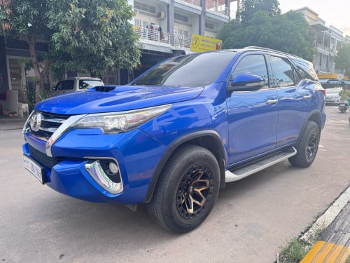 Toyota fortuner 2016 blue full for sale