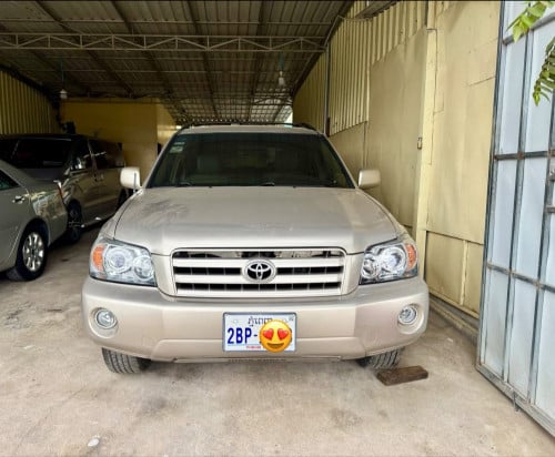 Toyota Highlander ឆ្នាំ2005 V4 ពណ៌ទឹកមាស កៅអី3ជួរ