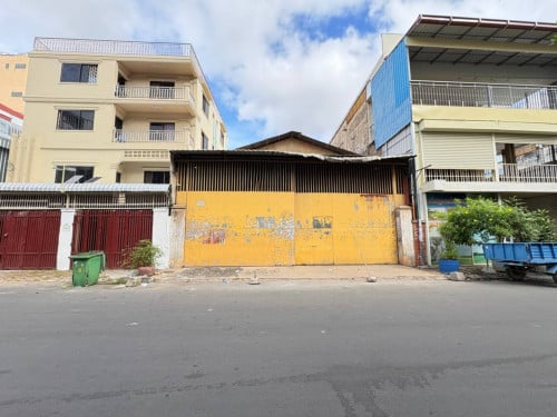 ឃ្លាំងជួលសង្កាត់ផ្សារដេប៉ូ២