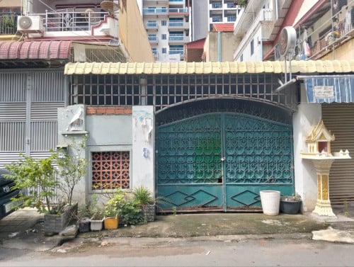 ផ្ទះ២ល្វែងទំលុះចូលគ្នាសំរាប់ជួល