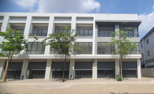 ផ្ទះអាជីវកម្មសំរាប់ជួល ជីពម៉ុង៥០មផ្លូវព្រៃស