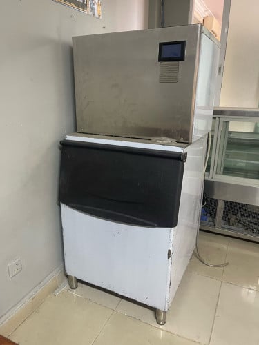 ទូរផលិតទឹកកក