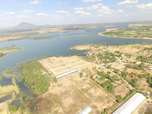 ដីលក់ ជាប់មាត់បឹង (រមនីយដ្ឋានអន្លង់ជ្រៃ) សំរាប់សង់ផ្ទះលម្ហែ