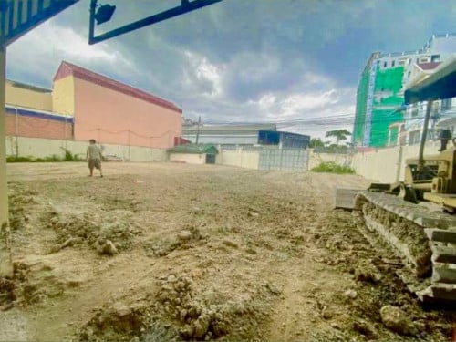 ដីជួល ភ្នំពេញថ្មី - សែនសុខ (ក្បែរផ្លូវធំ ហាណូយ)