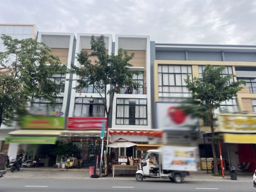 ផ្ទះអាជីវកម្ម សម្រាប់លក់ នៅបុរីប៉េងហួត បឹងស្នោរ