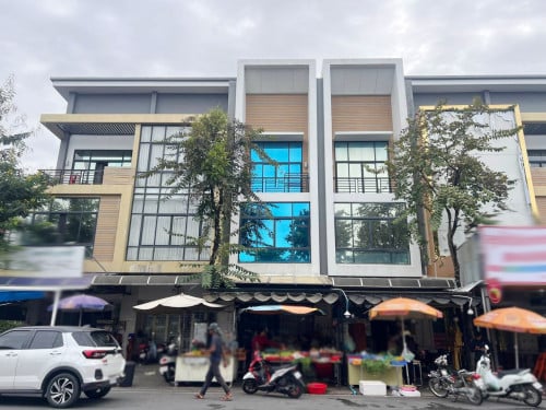 ផ្ទះអាជីវកម្ម សម្រាប់លក់ នៅបុរីប៉េងហួត បឹងស្នោរ