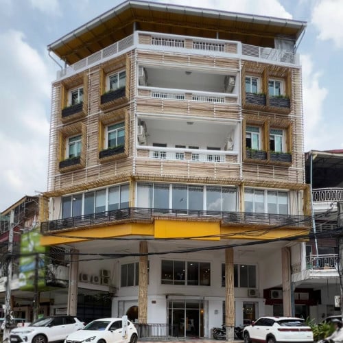 សេងការិយាល័យនិង ហាងកាហ្វេជាន់ក្រោម