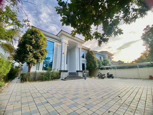 លក់បន្ទាន់ក្រោមទីផ្សា