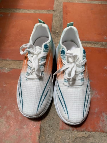 ស្បែកជើង