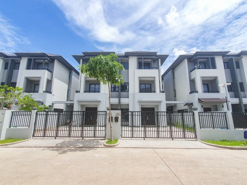 វីឡាភ្លោះ លក់បន្ទាន់!!