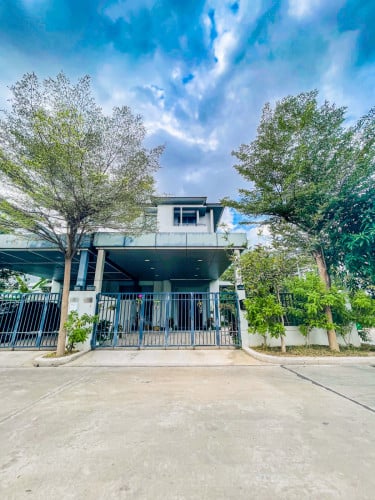 វីឡាភ្លោះកែង លក់បន្ទាន់!