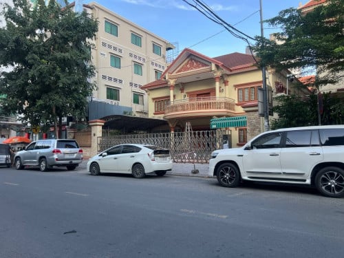 »ផ្ទះវីឡាសម្រាប់ជួលនៅបឹងកេងកង1/ Villa for rent at Boeng Keng Kang1.