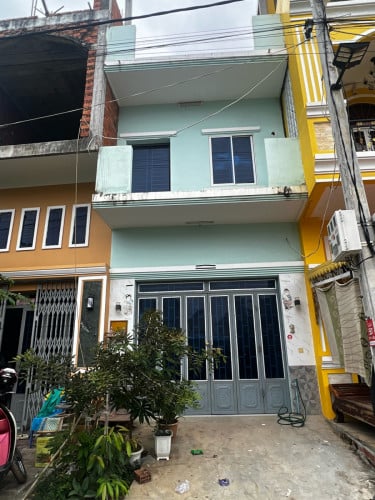 ផ្ទះលក់កណ្តាលក្រុងភ្នំពេញលើផ្លូវមេបេតុងរដ្ធ 15 m ឆាប់ៗប្លង់សេ២សន្លឹក