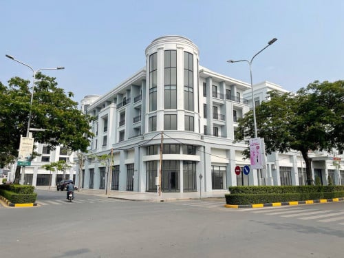 ផ្ទះអាជីវកម្ម2ទំលុះចូលគ្នា | 2 Shophouse for rent in Borey Chip Mong Landmark 271