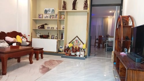 វីឡាកូនកាត់លេីផ្លូវ60m(ជិតព្រលានថ្មី)